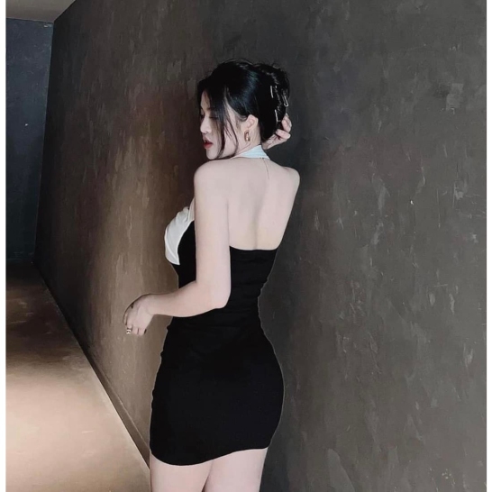 Váy xốp khoét nơ ngực 2 màu thumb