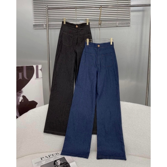 Quần jean suông màu xanh và đen thumb