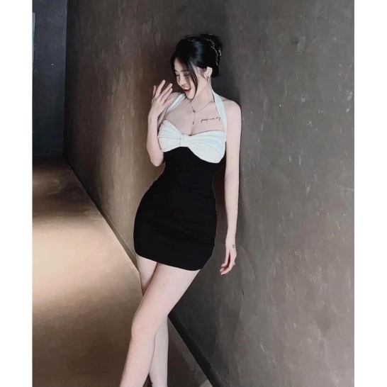 Váy xốp khoét nơ ngực 2 màu thumb