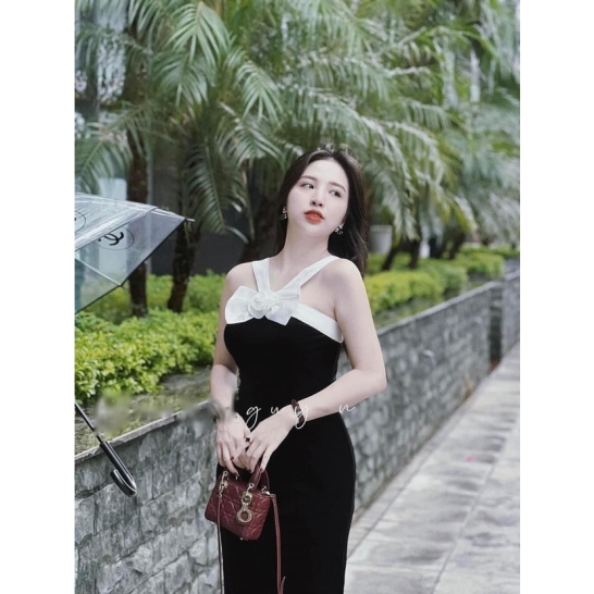 Váy nhung hoa ngực thumb