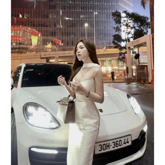 Váy cutout cổ yếm thumb