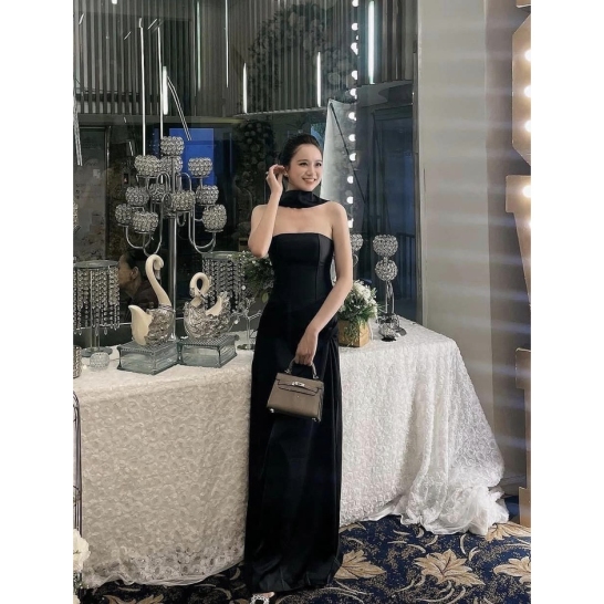 Váy tiệc cổ yếm thumb