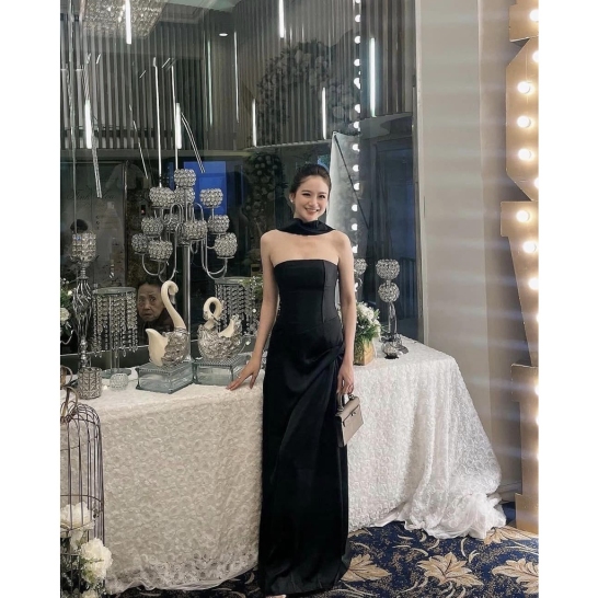 Váy tiệc cổ yếm thumb