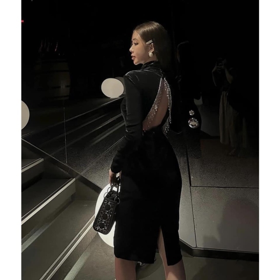 Váy nhung đá hở lưng thumb