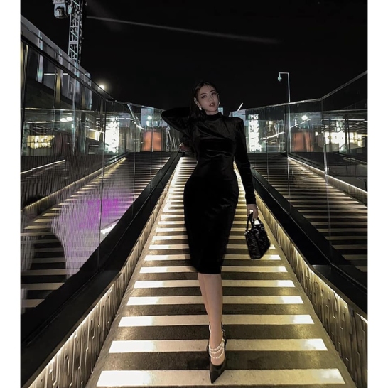 Váy nhung đá hở lưng thumb