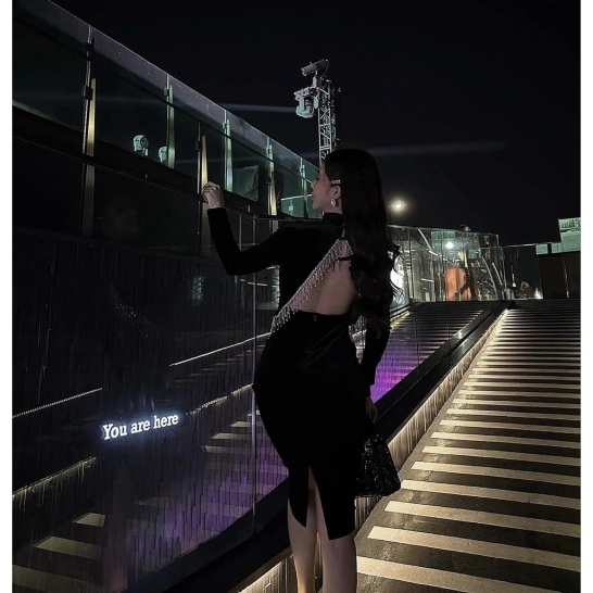 Váy nhung đá hở lưng thumb