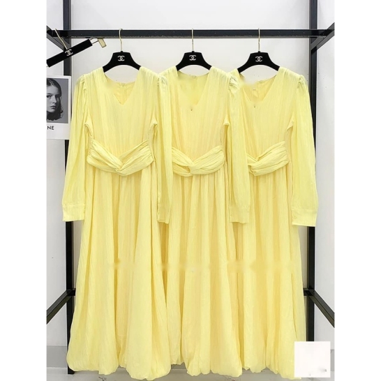 Váy tơ vàng thumb