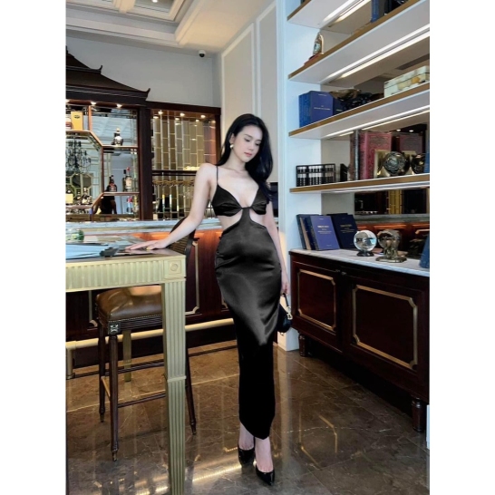 Váy lụa cutout eo thumb