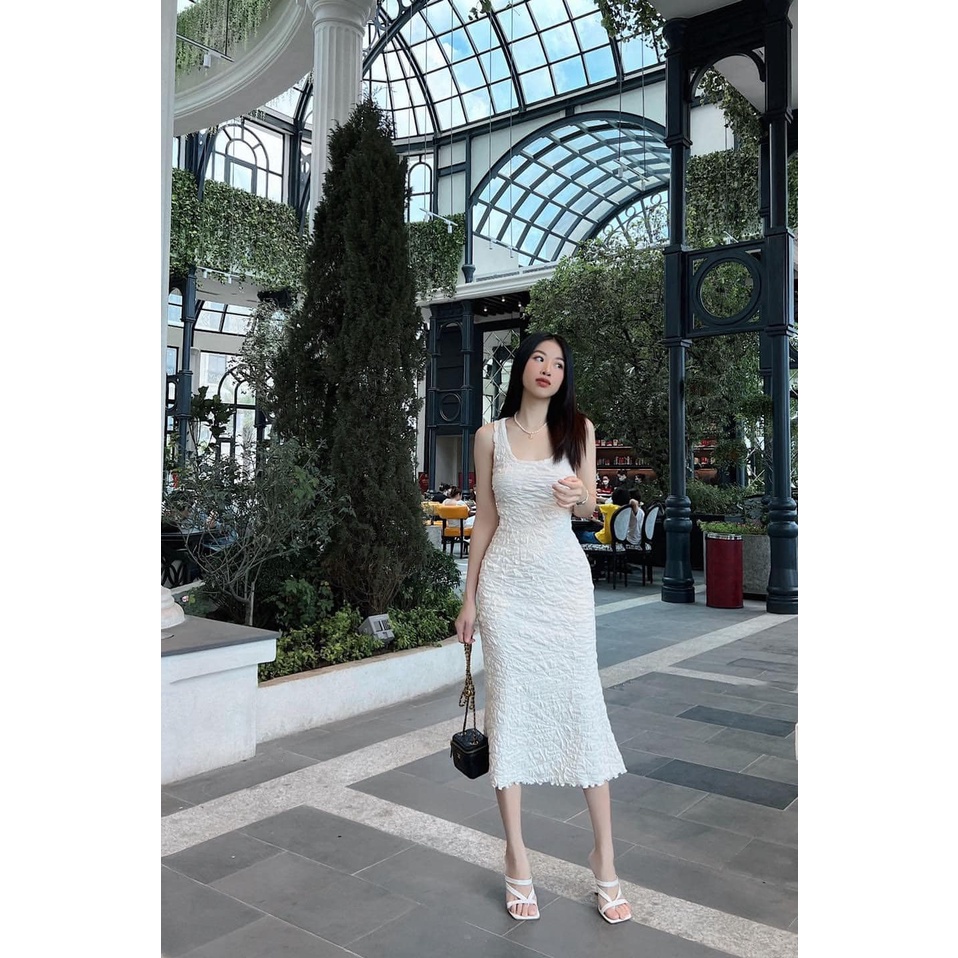 Váy body khoét lưng