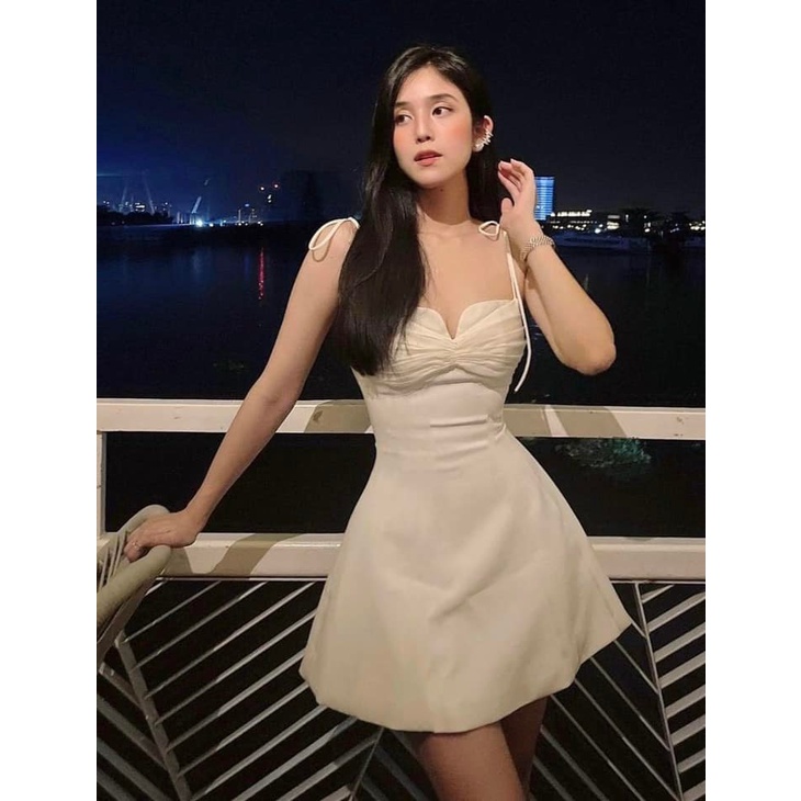 Váy lụa thắt nơ vai