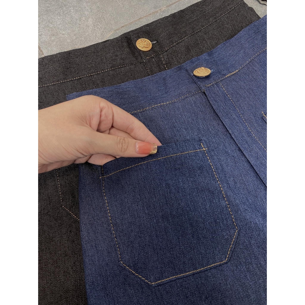 Quần jean suông màu xanh và đen