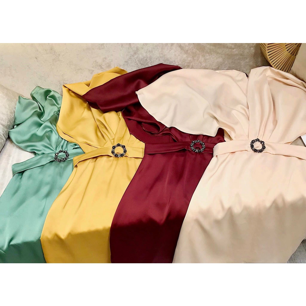 Váy tag đá tay dơi