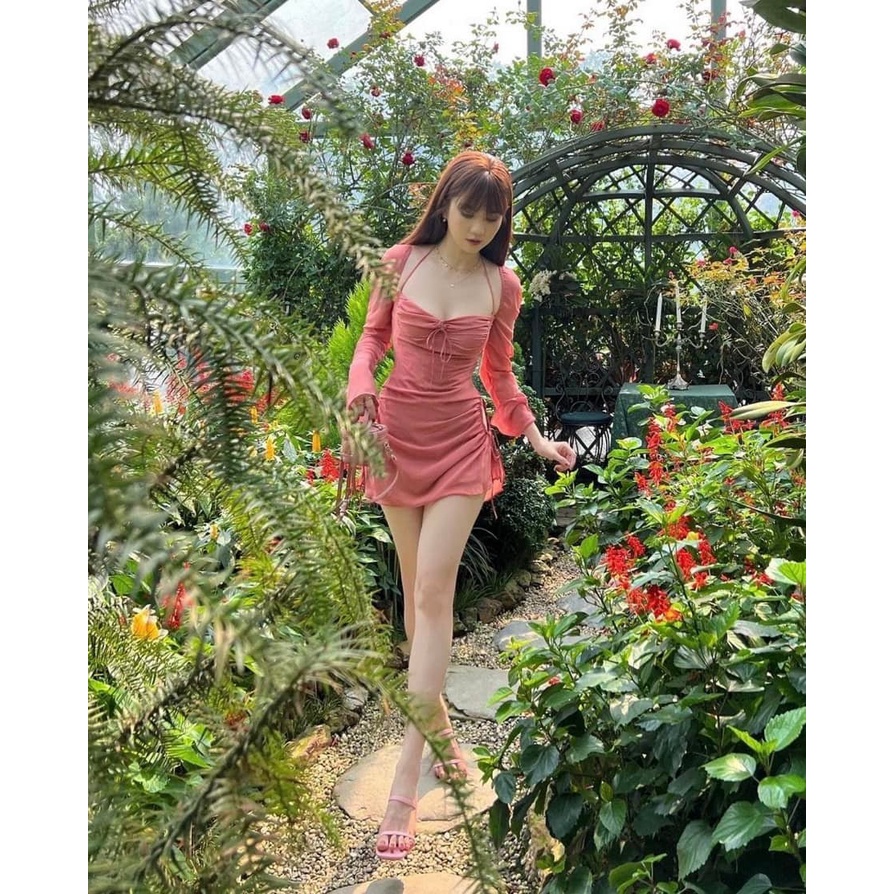 Váy voan tay loe khoéc eo.