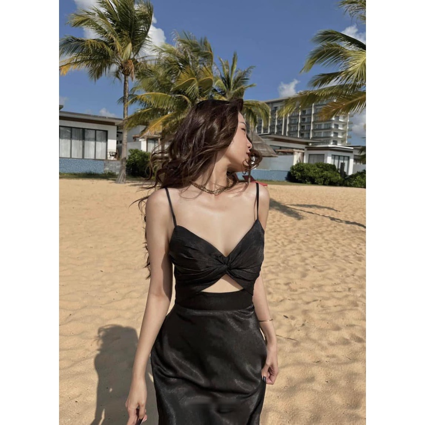 Váy lụa xoắn ngực