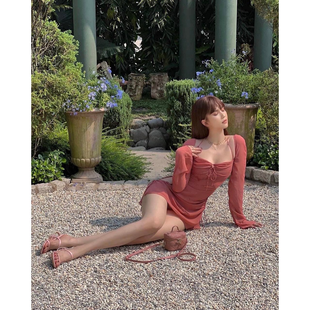 Váy voan tay loe khoéc eo.