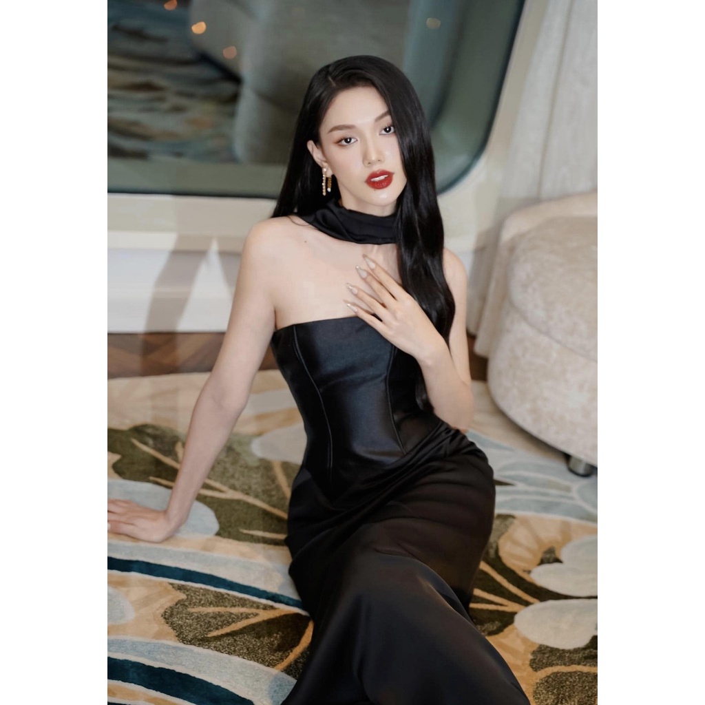 Váy tiệc cổ yếm