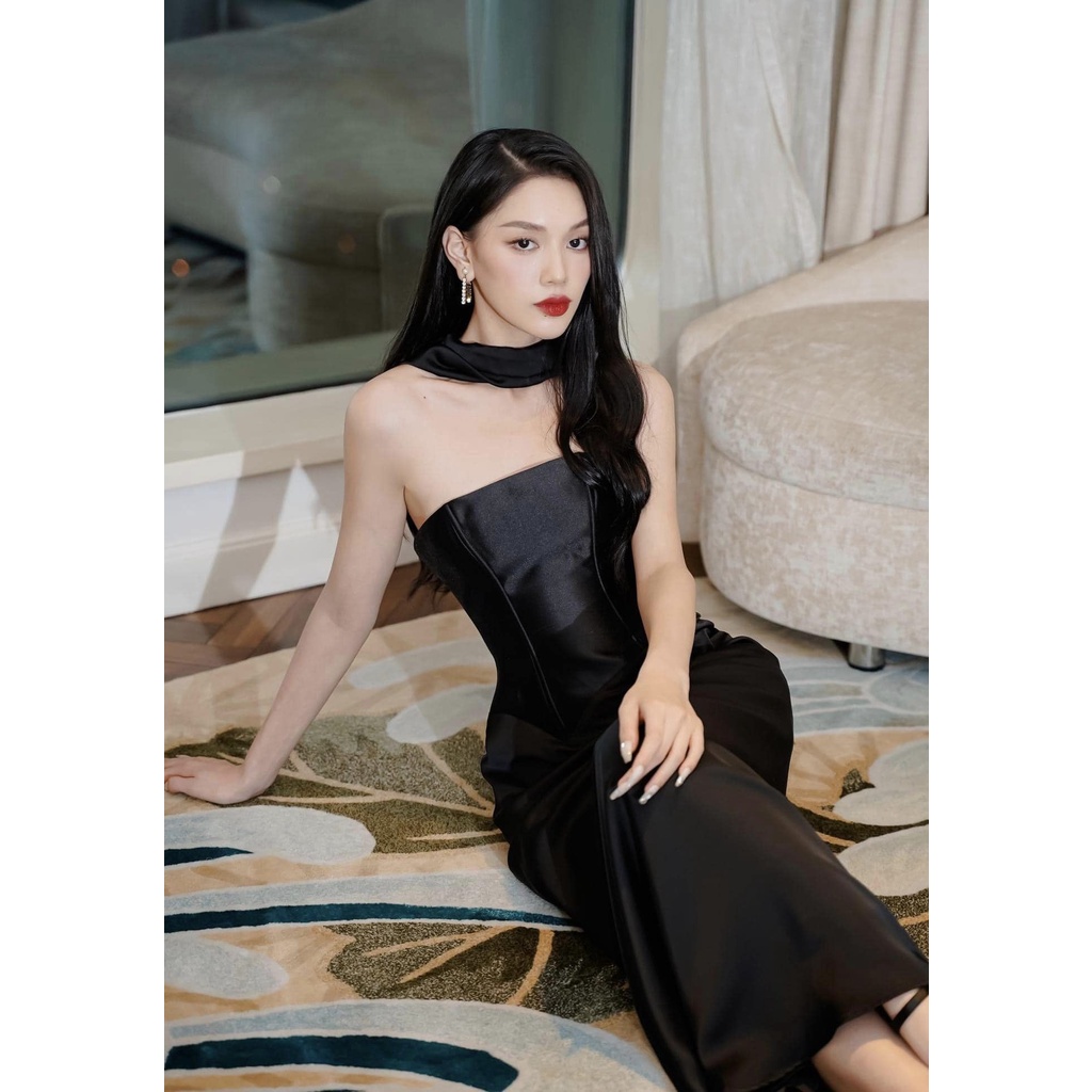 Váy tiệc cổ yếm