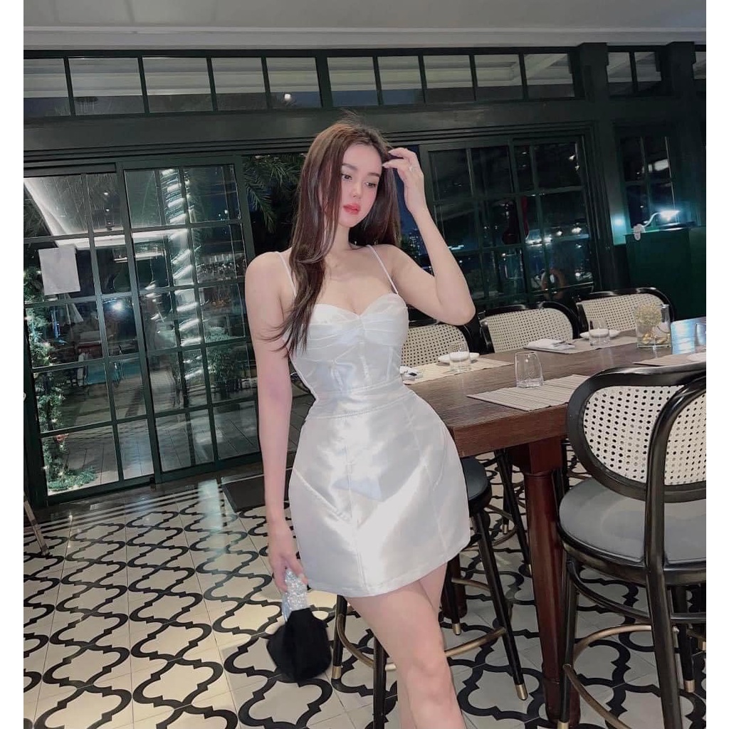 Váy lụa xếp ly ngực trắng